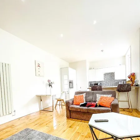 Beautiful 2-Bed Apartment In London